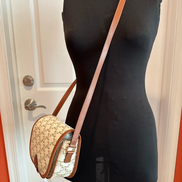 COPY - CELINE MEDIUM FOLCO BAG IN TRIOMPHE CANVAS AND CALFSKIN NEW W/Tags & Dus… - Picture 16 of 16